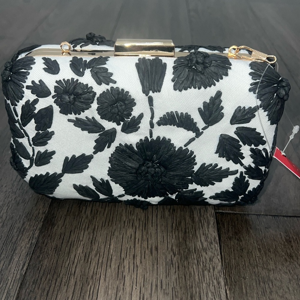 Kelly & Katie gold hardware crocheted like floral evening/daytime clutch purse